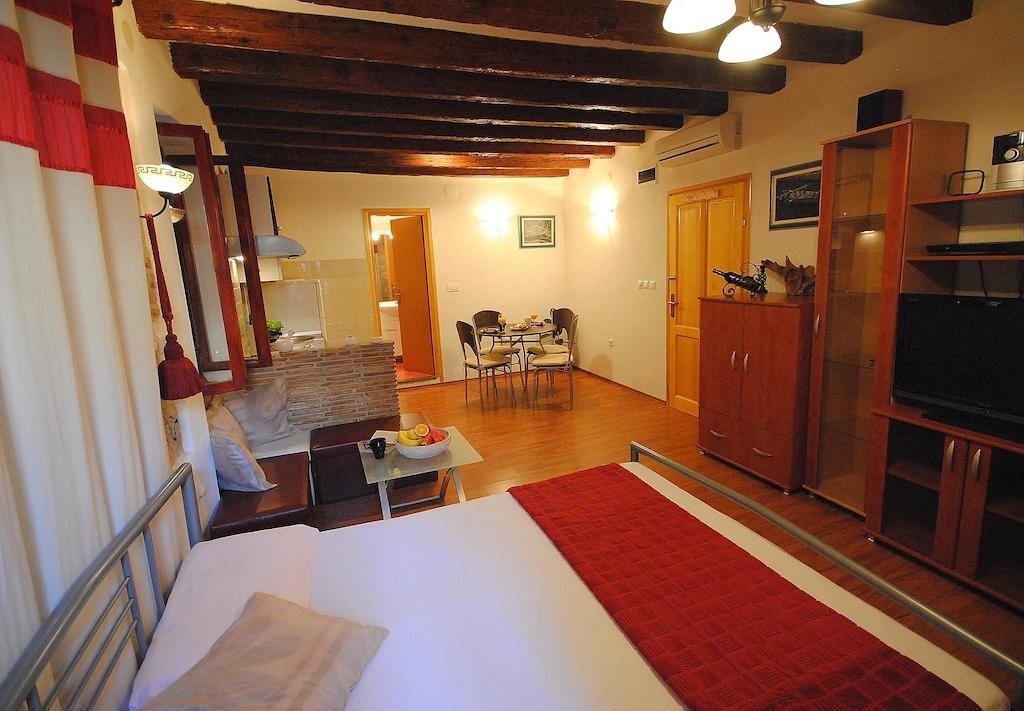 Guesthouse Ancient Stone 罗维尼 客房 照片