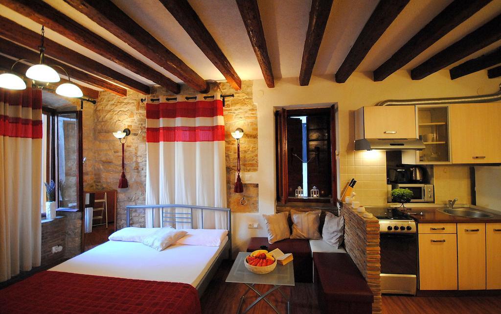 Guesthouse Ancient Stone 罗维尼 外观 照片