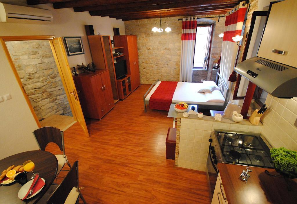 Guesthouse Ancient Stone 罗维尼 客房 照片