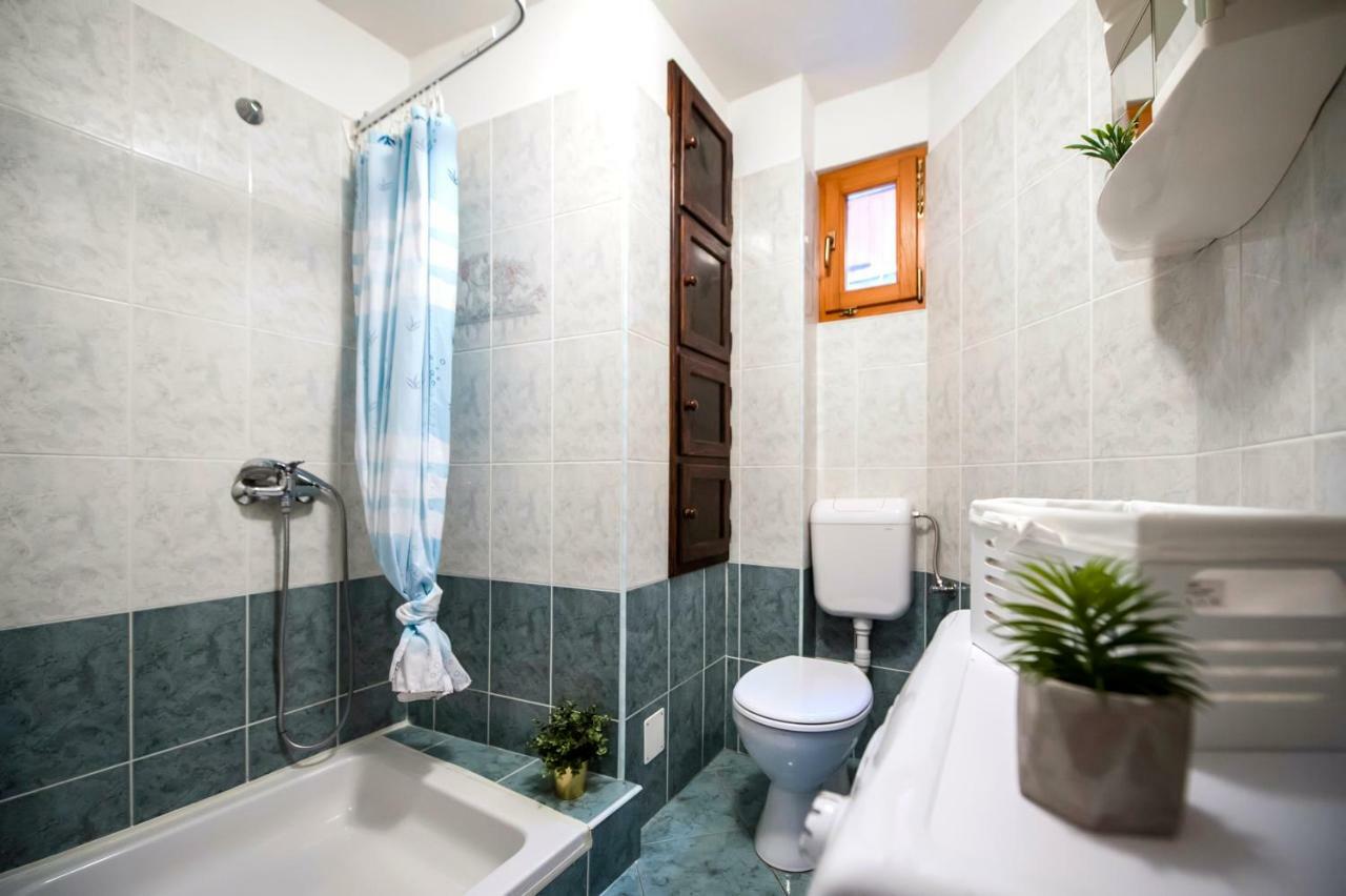 Guesthouse Ancient Stone 罗维尼 外观 照片