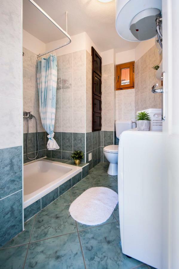 Guesthouse Ancient Stone 罗维尼 外观 照片