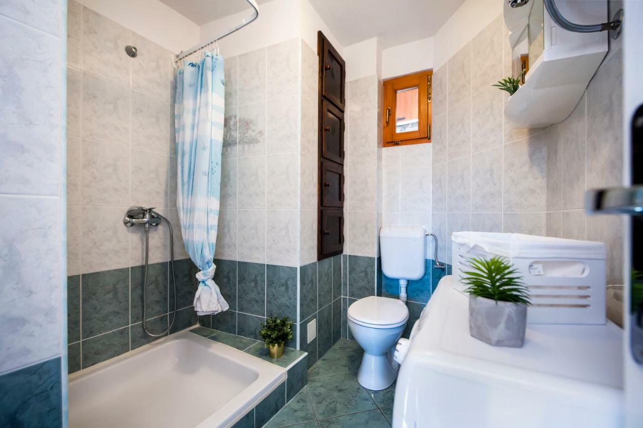 Guesthouse Ancient Stone 罗维尼 外观 照片